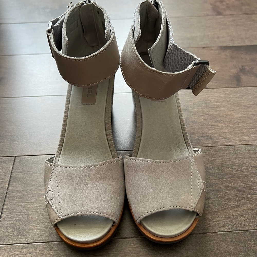 Brand new Sorel size 7 Joanie II ankle strap Sandals